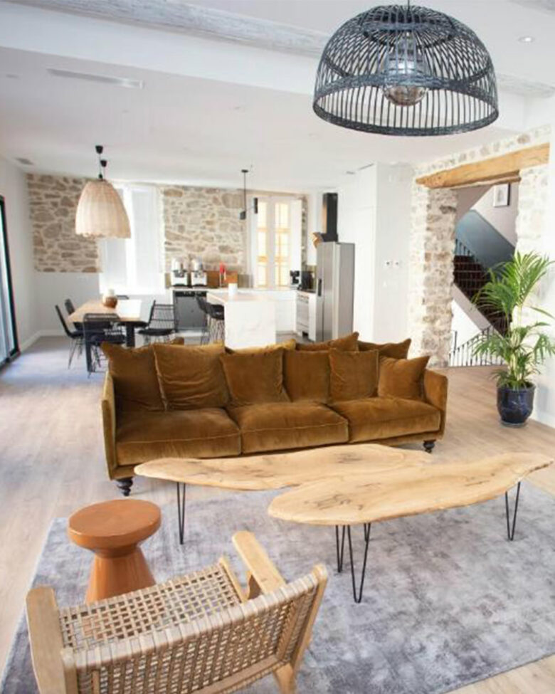 Salon et cuisine de la Maison d'hôtes à Collobrières