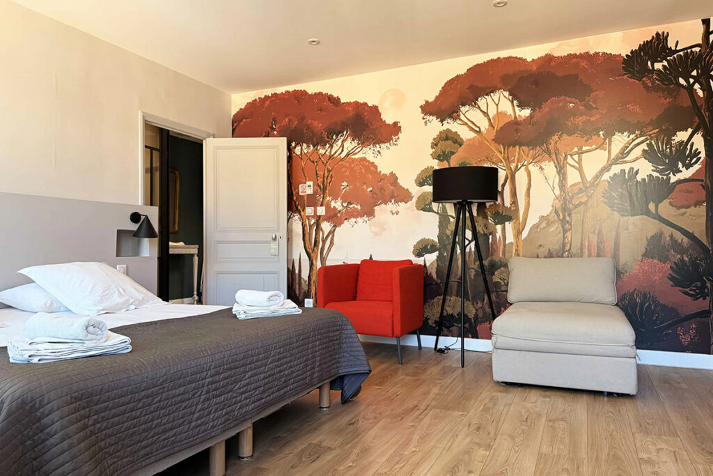 Intérieur d'une des chambres d'hôtes à Collobrières Une Histoire de Famille