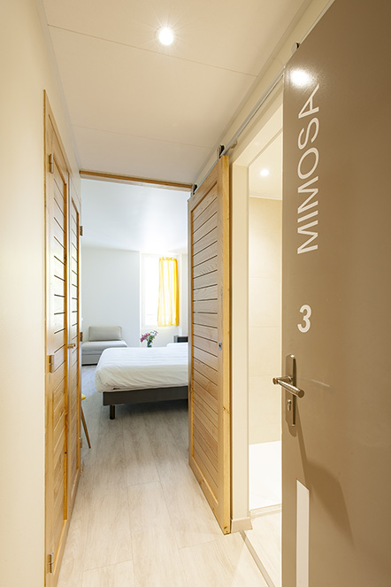 Entrée d'une des chambres de l'Hôtel des Maures à Collobrières