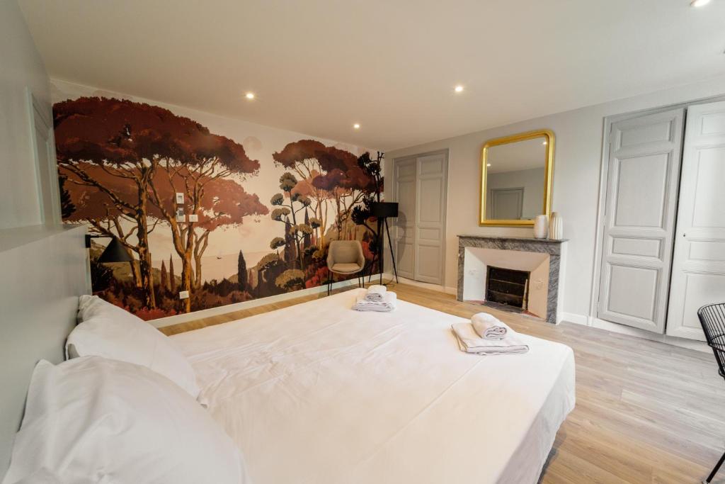 Intérieur d'une des chambres d'hôtes à Collobrières Une Histoire de Famille