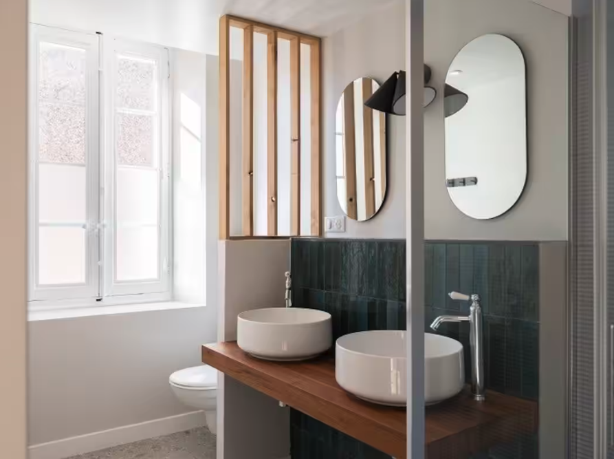 Salle de bain d'une des chambres d'hôtes familiale Une Histoire de Famille