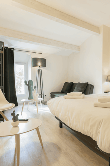 Intérieur d'un des chambres de l'Hôtel des Maures