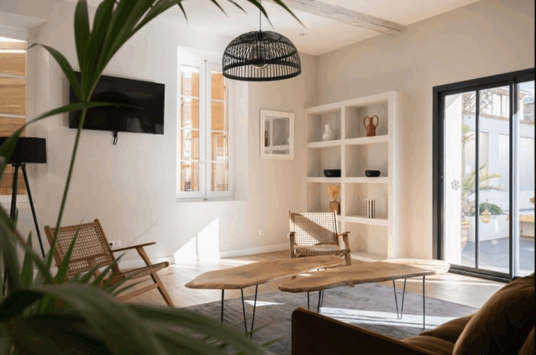 Une partie du salon des chambres d'hôtes Une Histoire de Famille