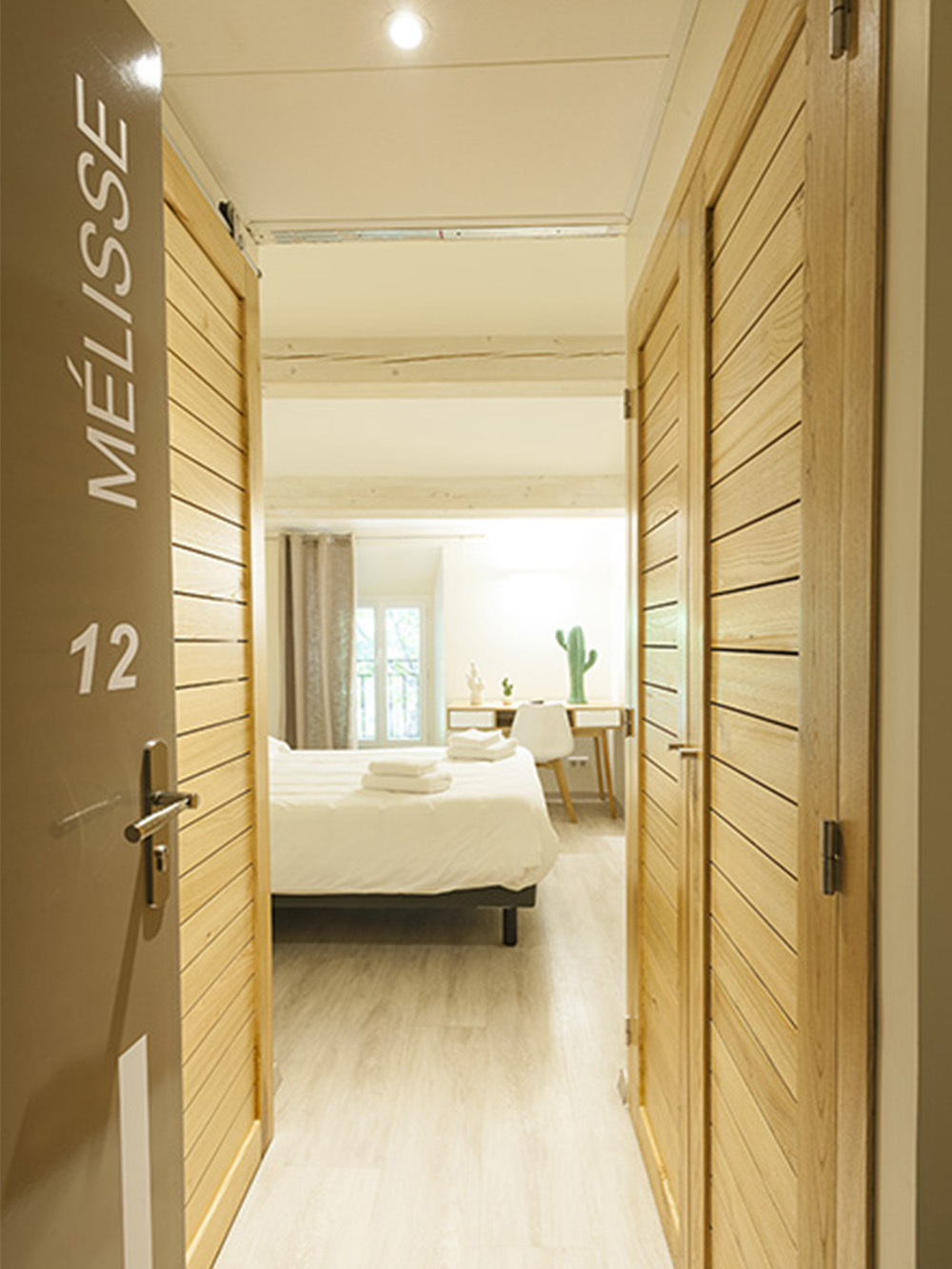 Entrée d'une des chambres de l'Hôtel des Maures