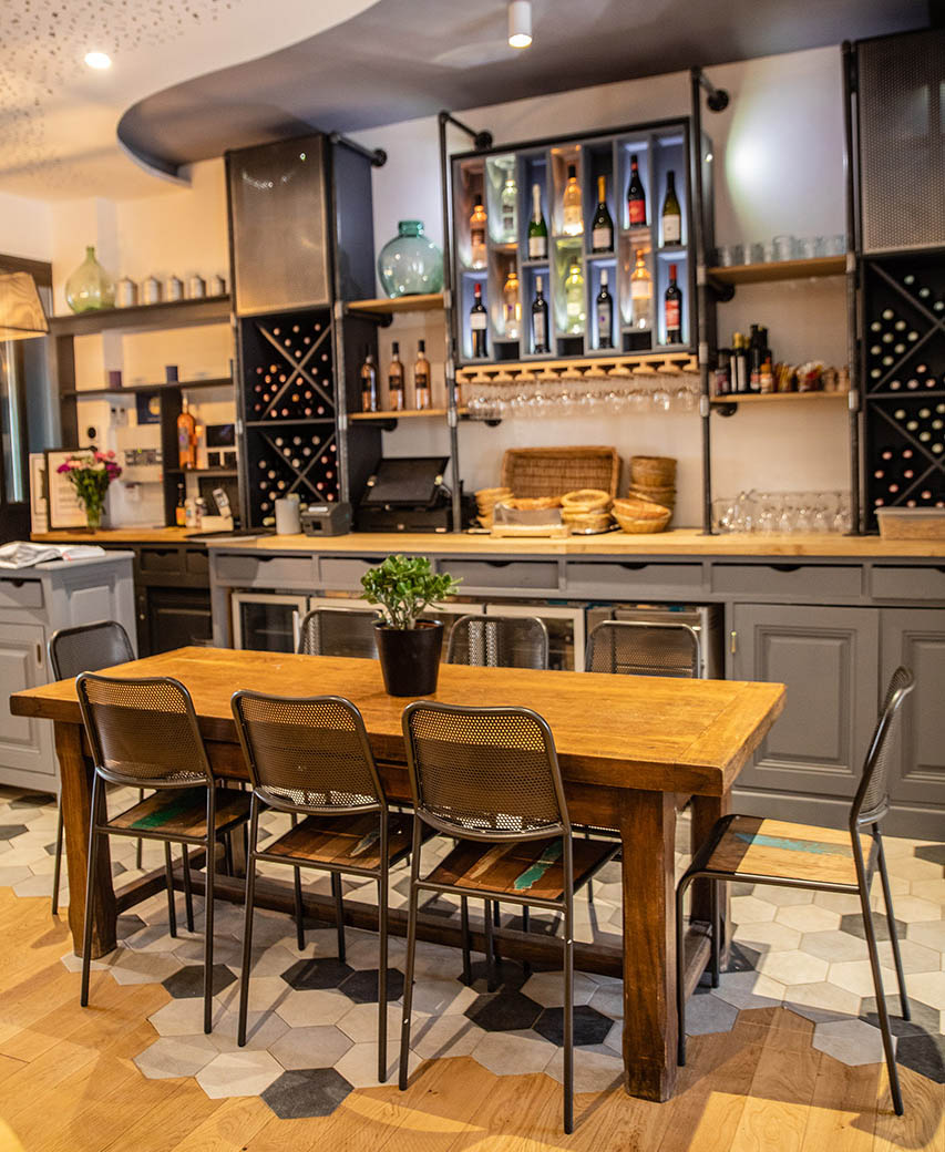 Intérieur du Restaurant des Maures à Collobrières